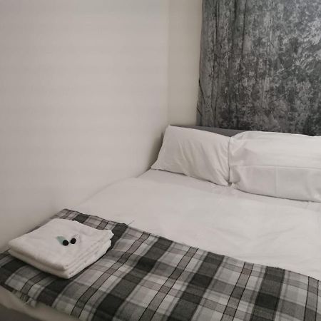 ホテル Ella'S Place ルートン エクステリア 写真