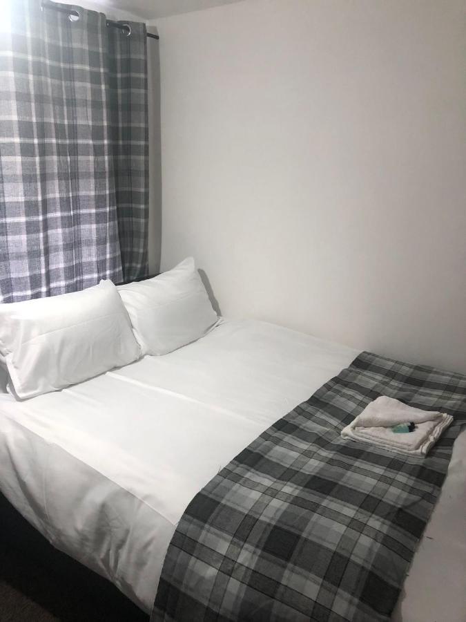 ホテル Ella'S Place ルートン エクステリア 写真