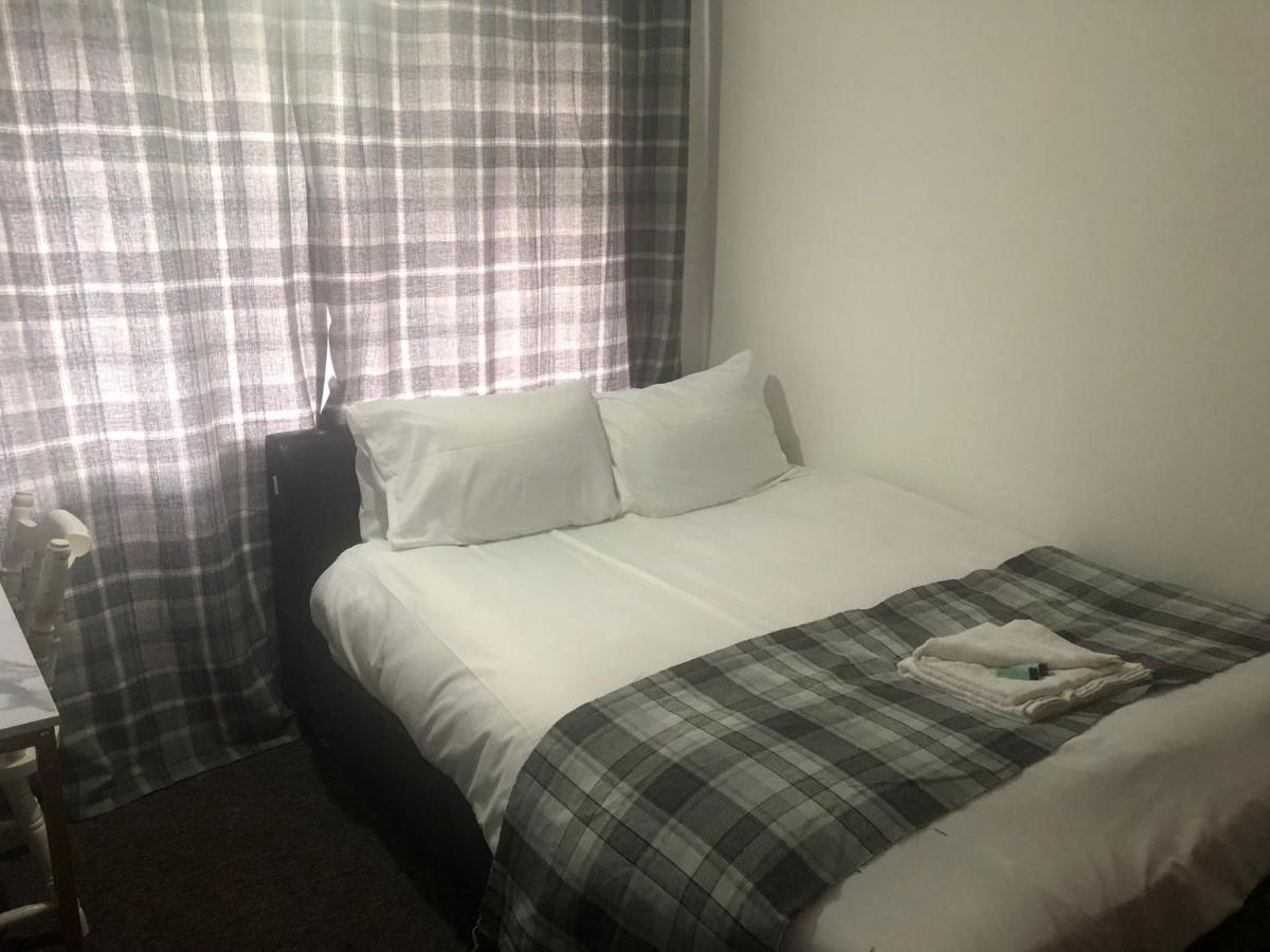 ホテル Ella'S Place ルートン エクステリア 写真