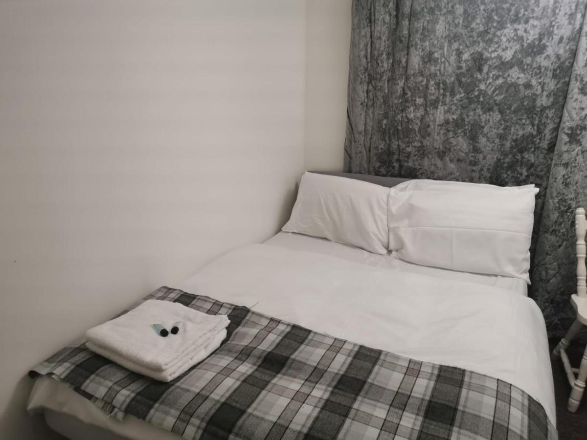 ホテル Ella'S Place ルートン エクステリア 写真