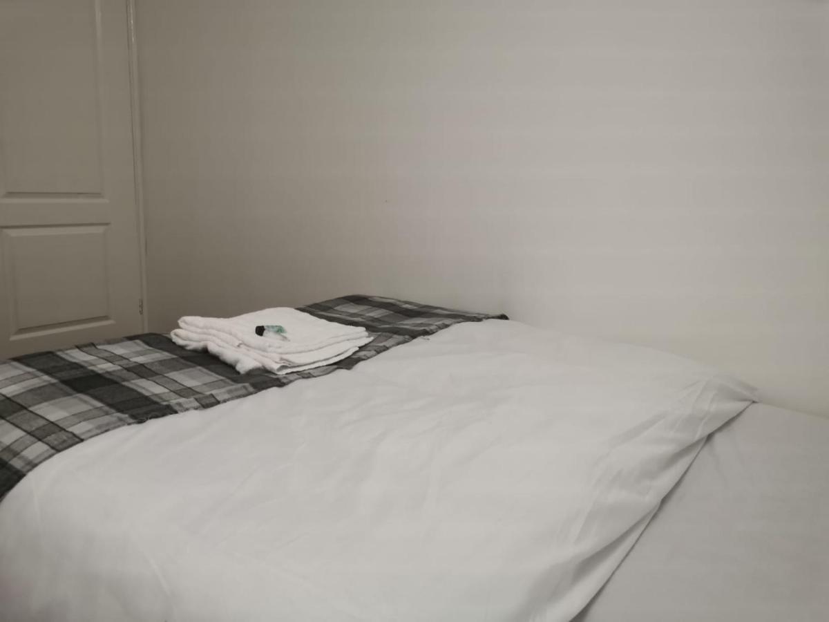 ホテル Ella'S Place ルートン エクステリア 写真