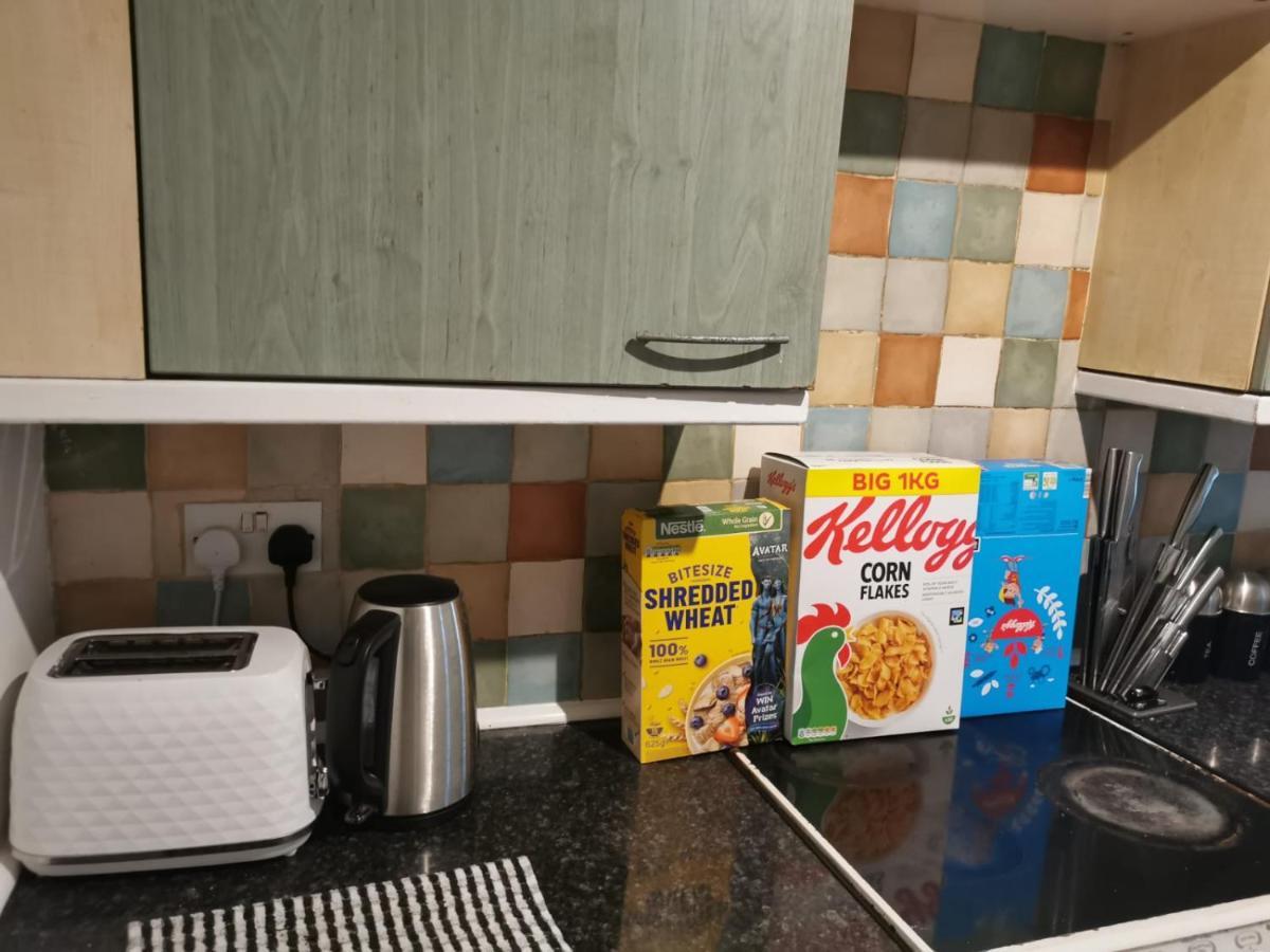ホテル Ella'S Place ルートン エクステリア 写真