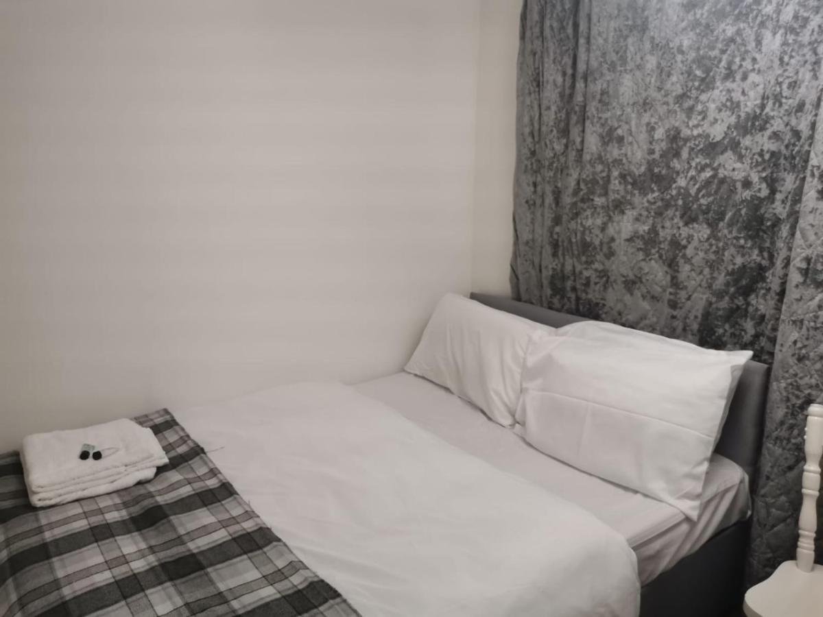 ホテル Ella'S Place ルートン エクステリア 写真
