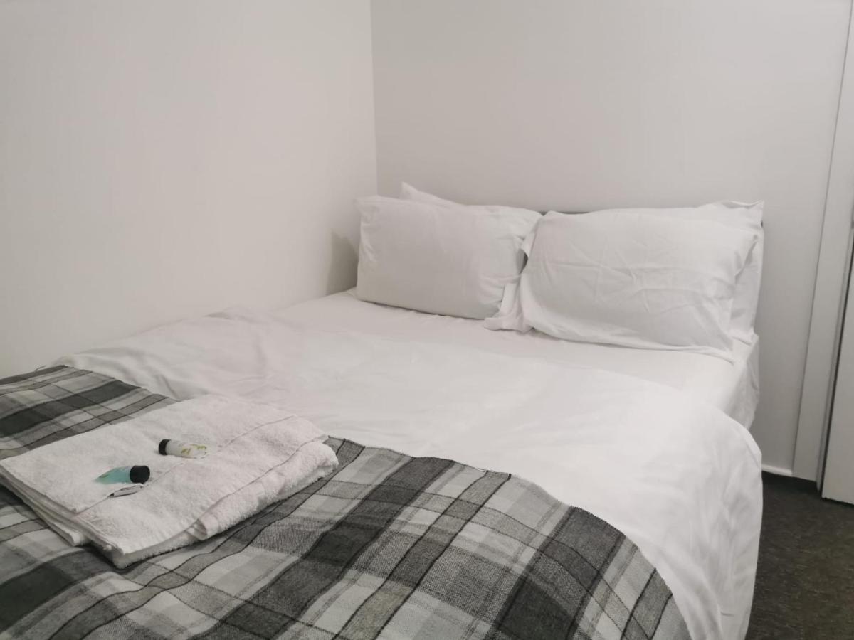 ホテル Ella'S Place ルートン エクステリア 写真
